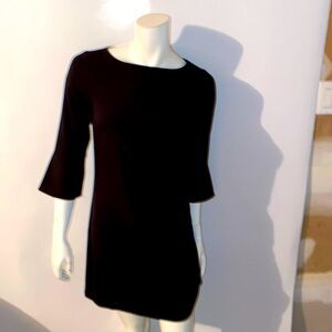 Beautiful long sleeve with a little bell at the bottom mid length